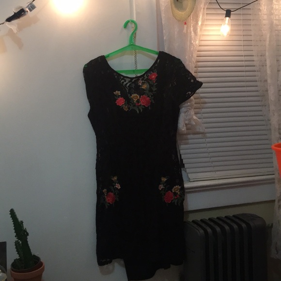 Forever 21 Dresses & Skirts - Black Lacey Dress